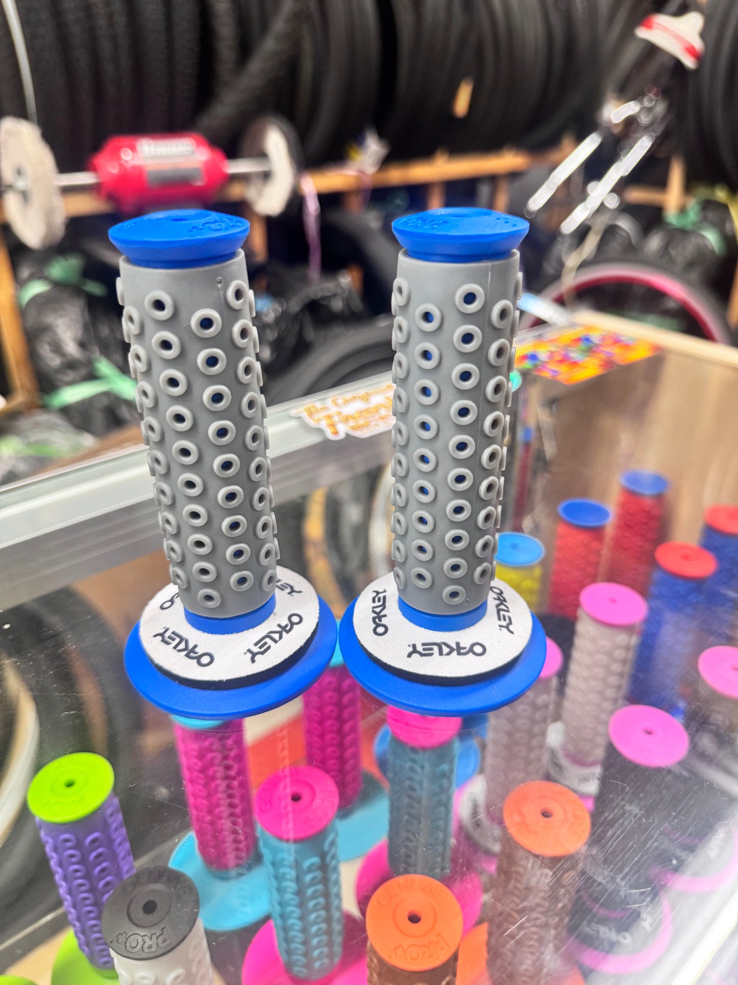 Frank’s Bicycles REPOP B1-B Grips BLUE/GREY + Oakley Donuts