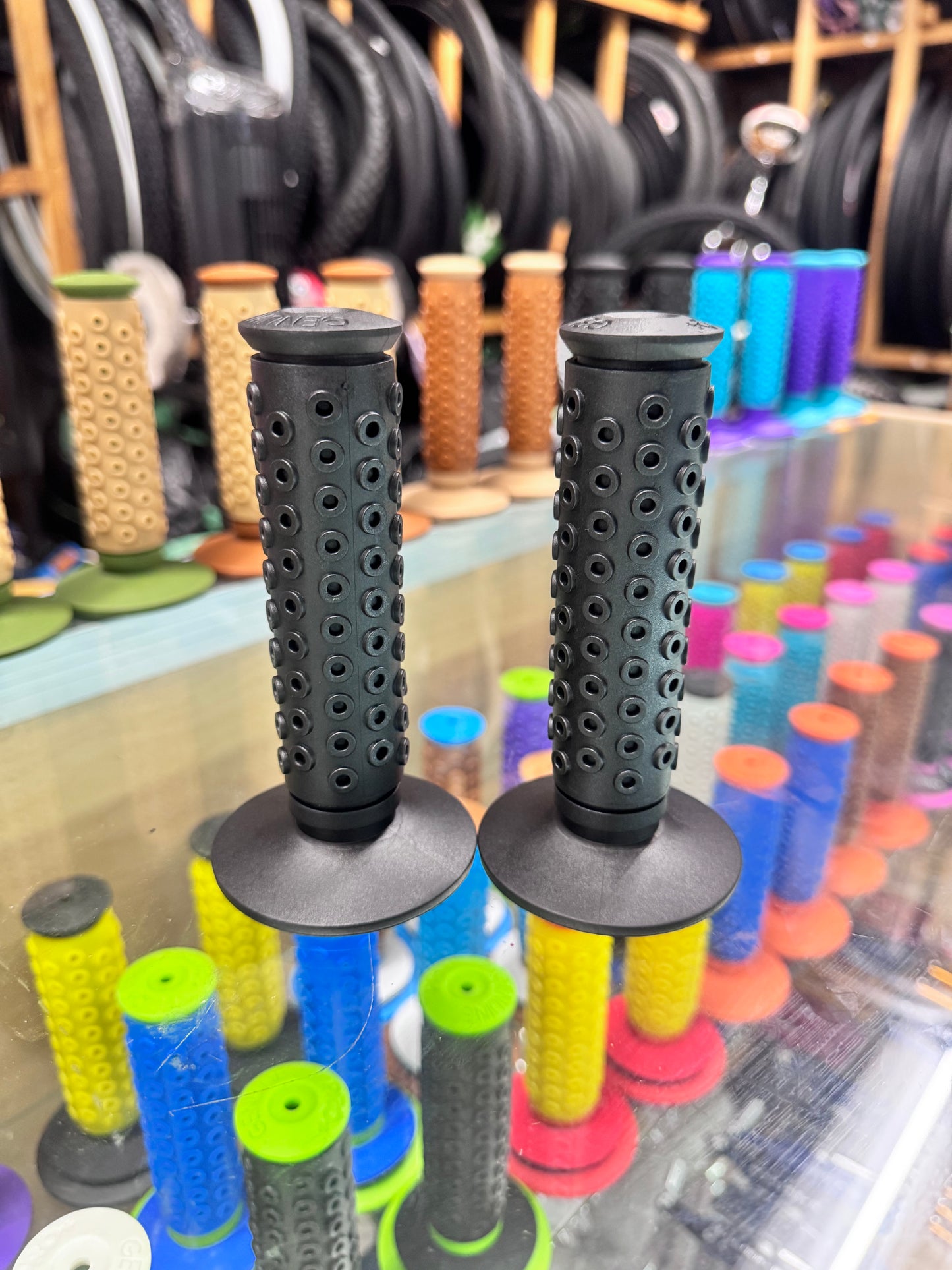 Frank’s Bicycles REPOP B1-B Grips SOLID COLOR (BLACK)