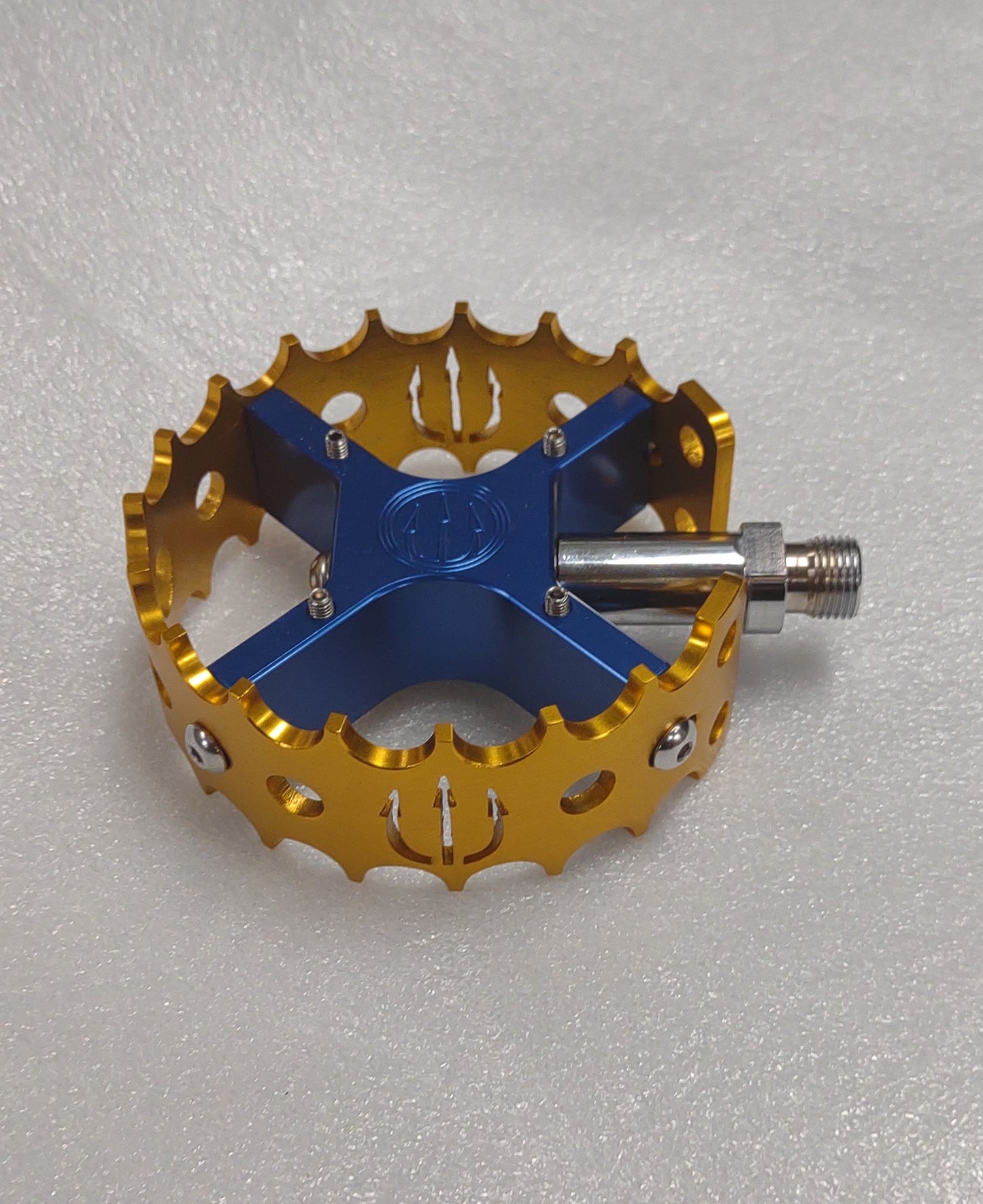 Evil ALLOY pedals simple blue/gold