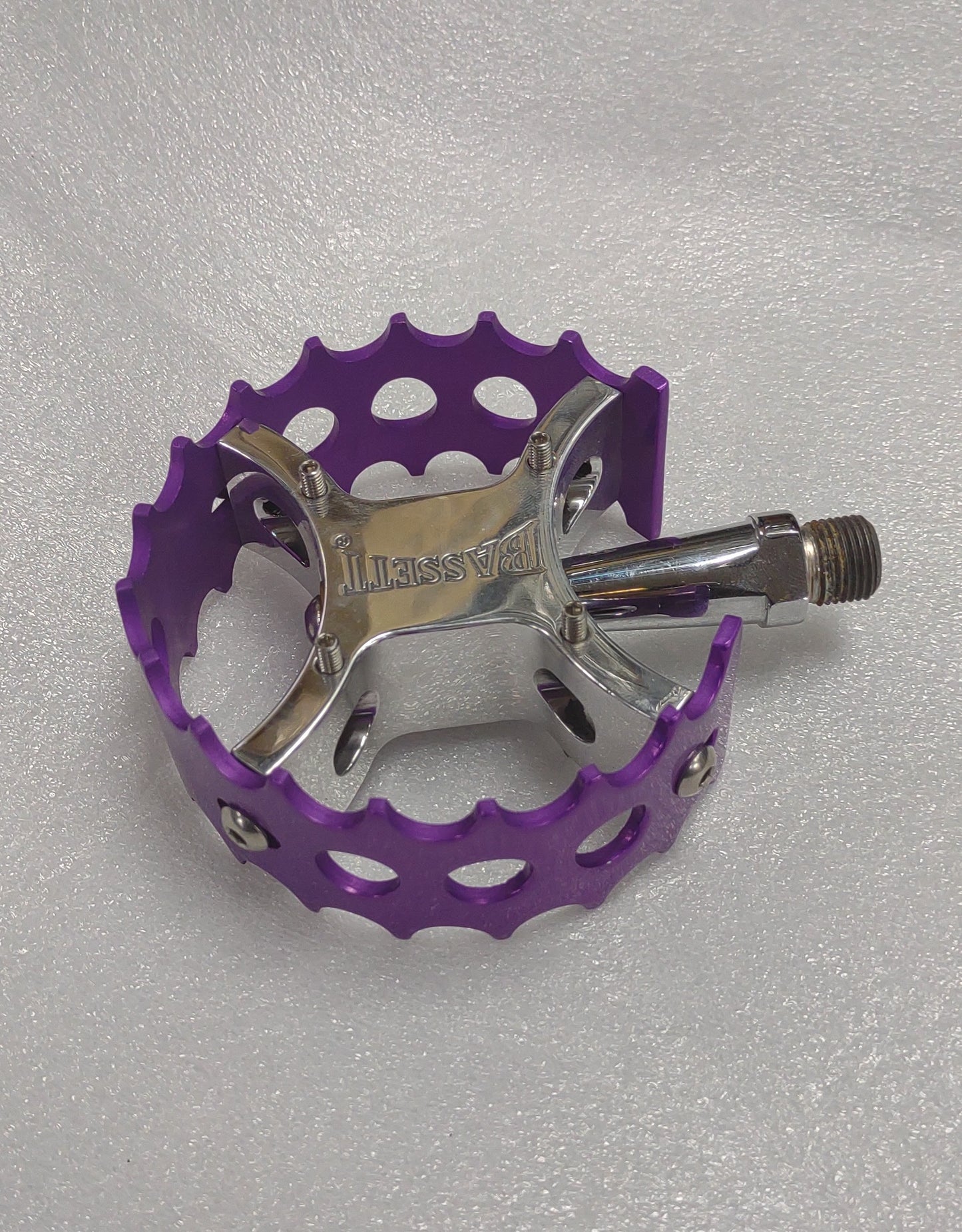 BASSETT round pedals in polish/pruple