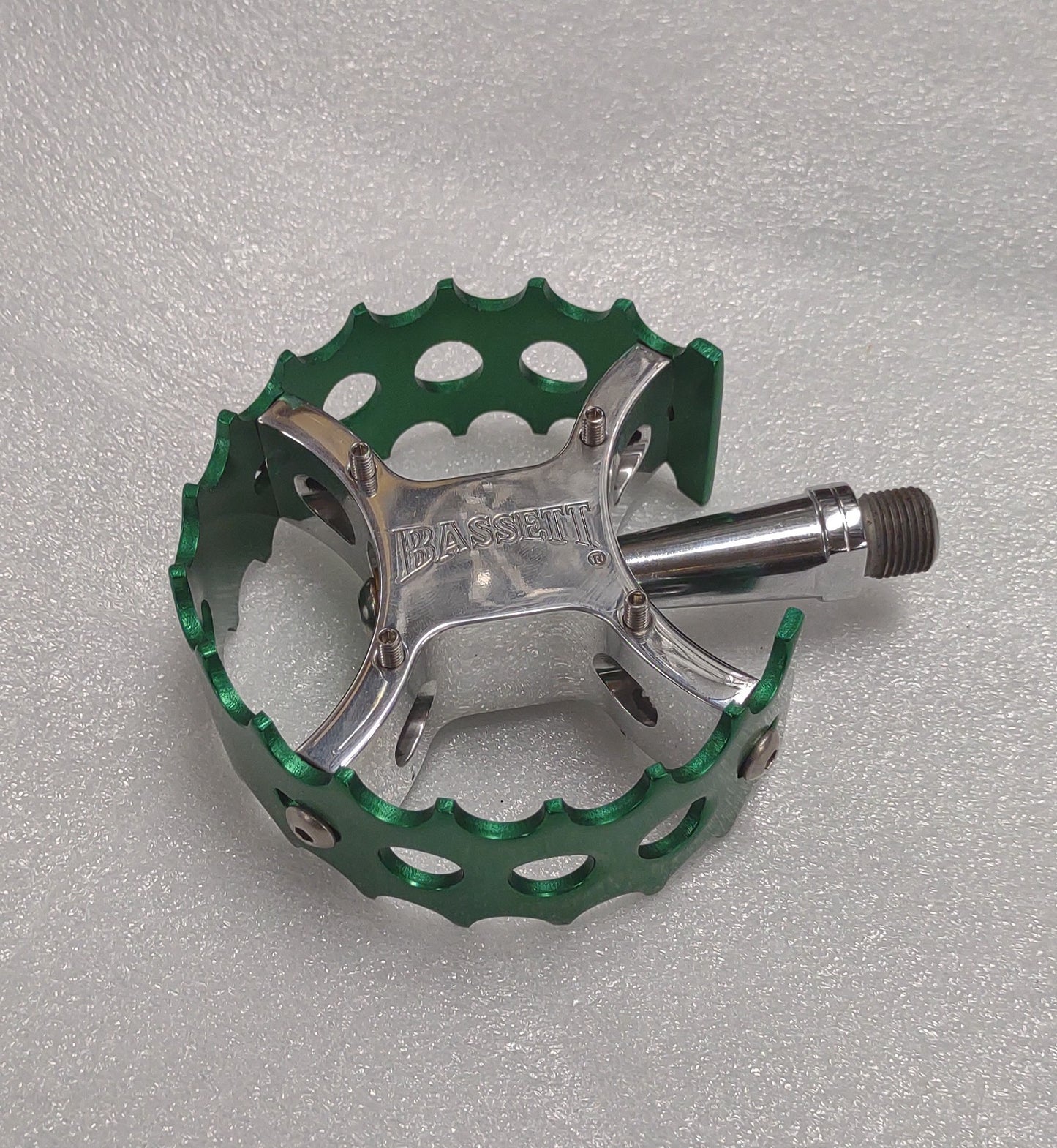 BASSETT round pedals polish/green