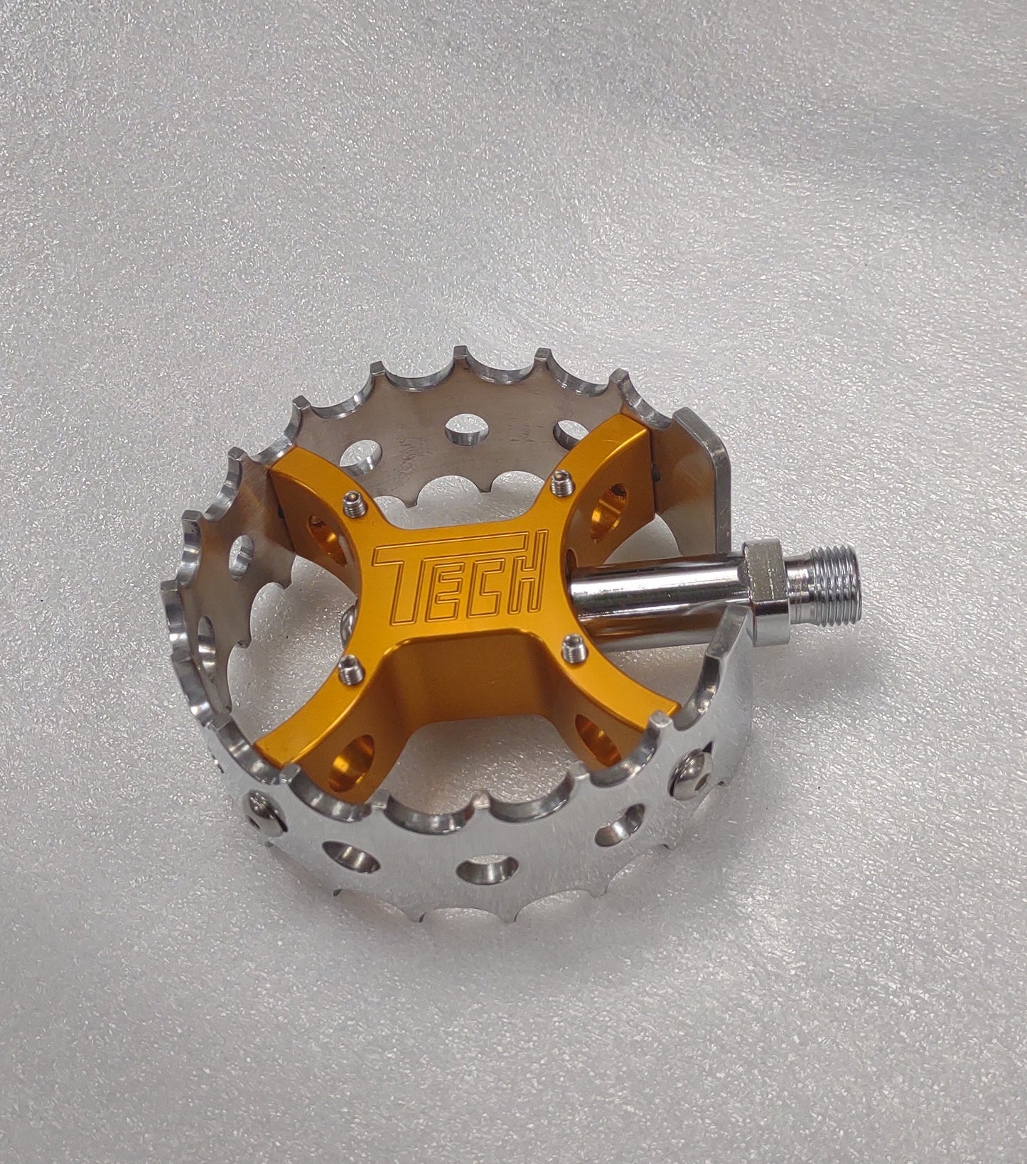 Technique Tech round pedals gold/polish