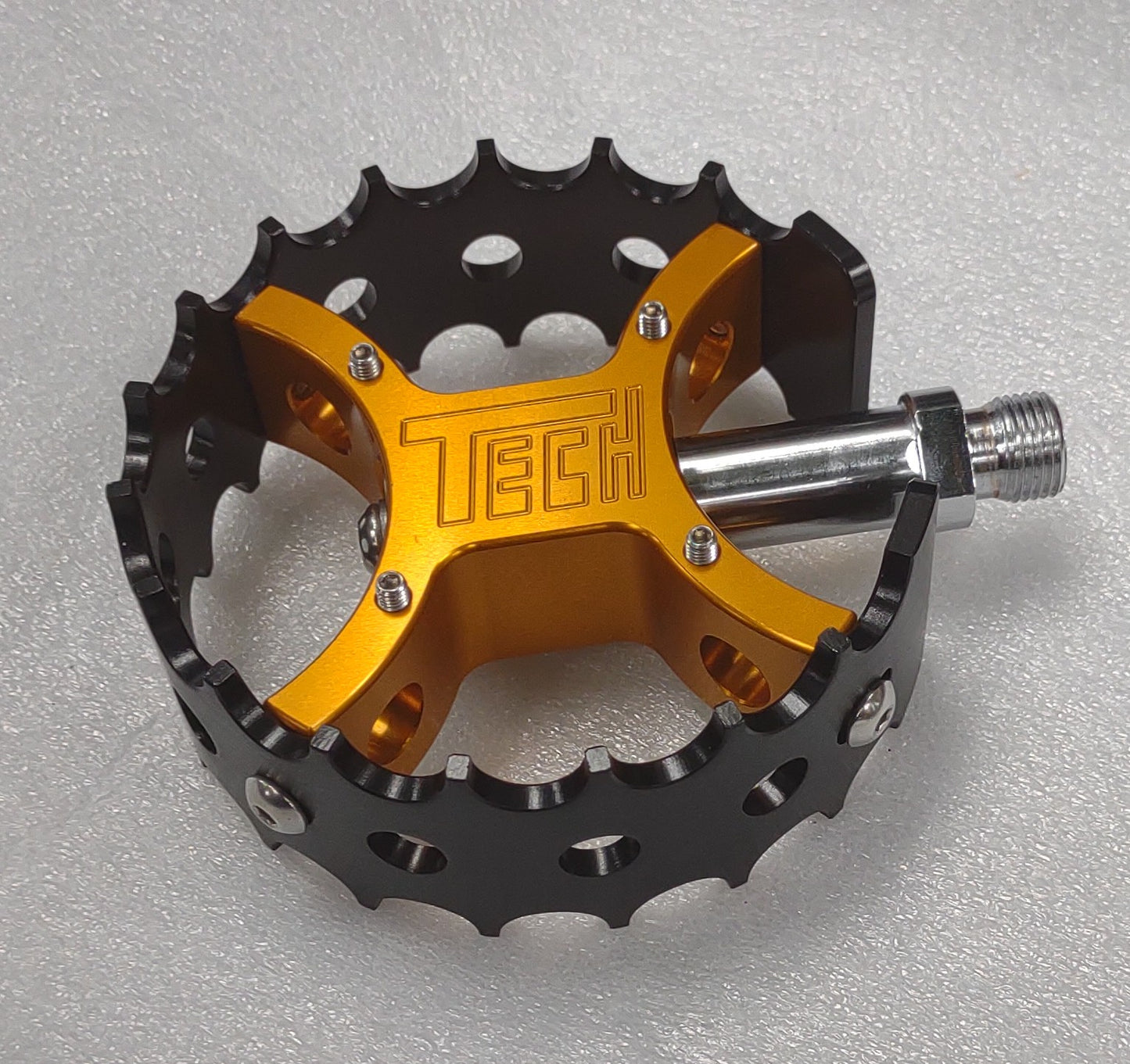 Technique Tech round pedals gold/black